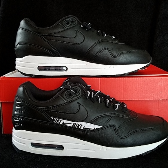 Nike Shoes - Womans Nike Air Max 1